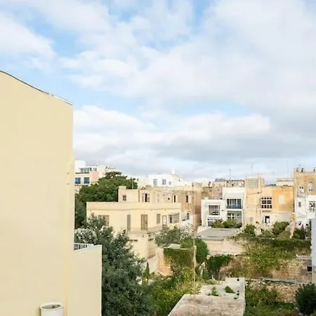 Stay-sliema Centrally Located Retro One Bedroom Apartment *