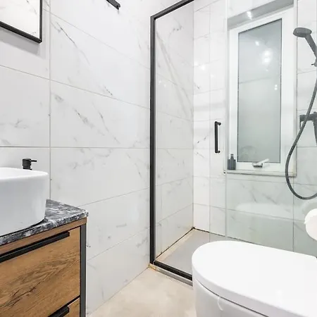 Stay-sliema Centrally Located Retro One Bedroom Слима