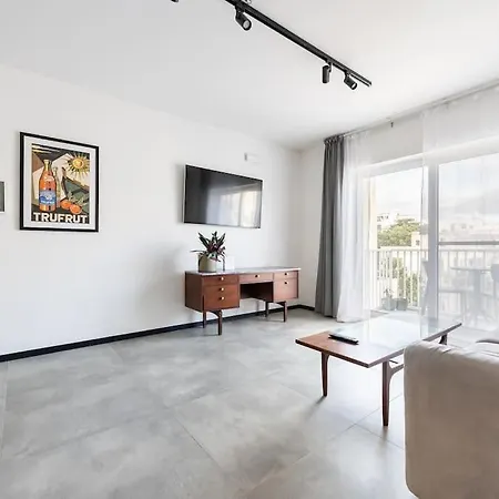 Stay-sliema Centrally Located Retro One Bedroom *