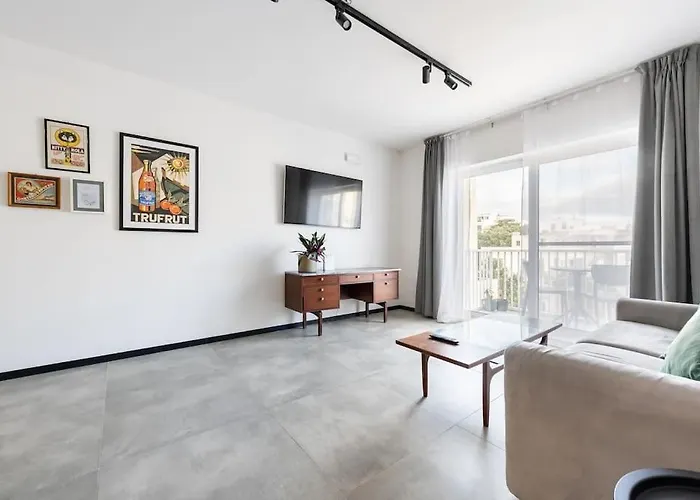 Stay-sliema Centrally Located Retro One Bedroom *